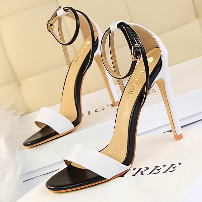 Vrouwen Zwart-Wit Beknopt Leer - Ankle Strap Attachment recensie en prijs